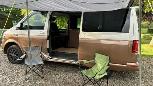 Goldie – Explore with Goldie - Up to 6 Berth VW T6 Campervan