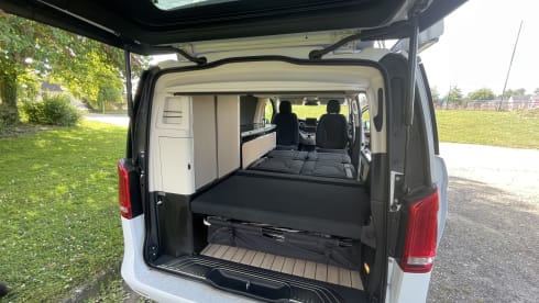 ROADSTORE 53230 – Mercedes Marco-Polo V250 190CV 4MATIC fitted van rental 4 beds