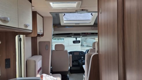 Hamish – Hamish - Scottish Luxury - Spacious 4 Berth Renault Luna 2018