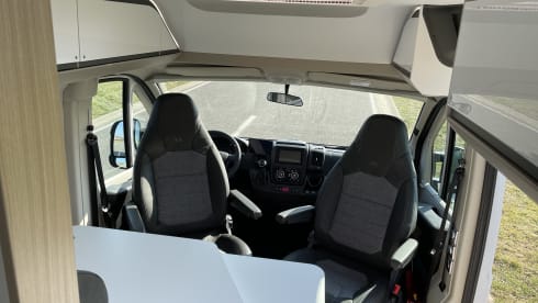Adria Twin 640 SGX Plus A AUTOMATIC