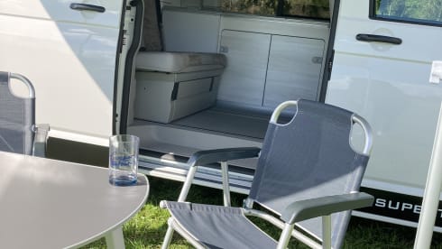 Candy White Supertramp – VW California Coast 4 pers. Vending machine.