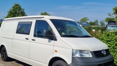 Neat Volkswagen T5 Bus Camper 2.5 TDI