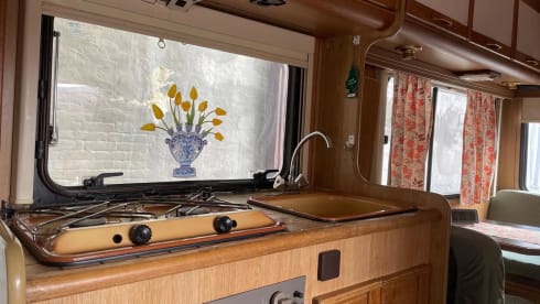 Vintage BETSY – 5p Peugeot alcove from 1991