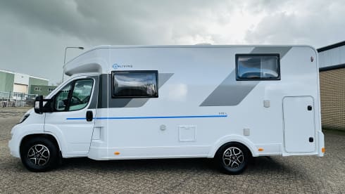 Luxurious and complete Sun Living S 70 SL 4-person family camper