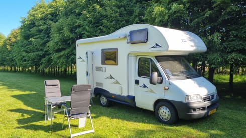 Nice compact camper with spacious kitchen