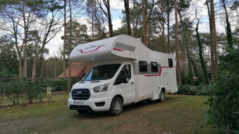 Smurfin 284 – 5p Ford alcove from 2021