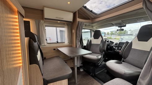 T67s2 – SunLight T67s 4-person (with roof air conditioning!)