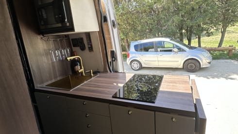 The Laurent – Luxury 3 berth Mercedes-Benz 907 Campervan