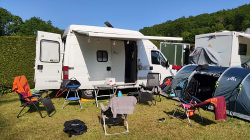 2p Peugeot bus from 2001