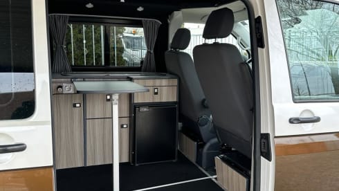 Rinus – 4p Volkswagen t5 150 hp automatic bus camper