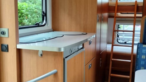 Vinny – Go on an adventure with our 6-person Camper - Ready for your trip!"