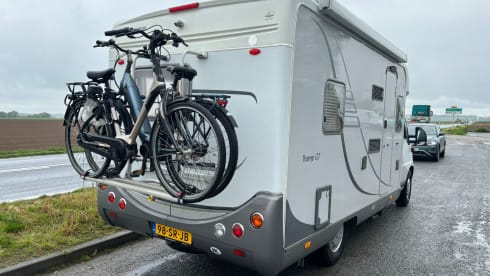 Hymer  – 2p Hymer camper + bicycle carrier