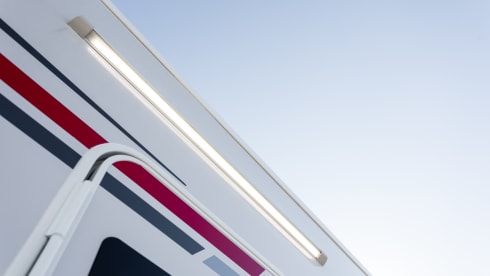 Cruz – Motorhome – Sleeps 5 – Travels 5