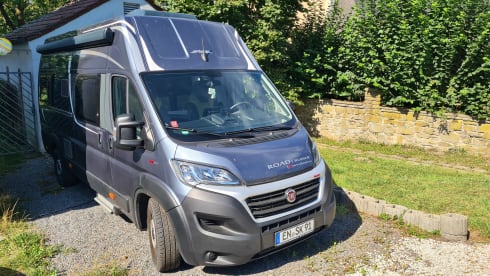 Pössl Roadcruiser Revolution automatic family van