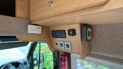 Izzy – 2 berth Renault bus from 2012