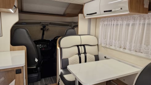 5 belts and 6 berth Fiat AutoRoller 747  year 2021