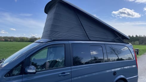 4p Mercedes-Benz bus from 2004