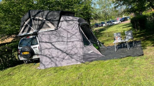 Jeep met daktent – Roof tent, 4 persons