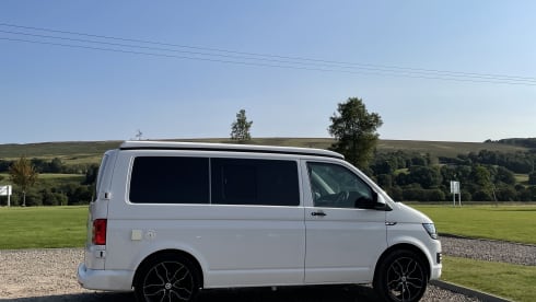 Holly  – 4 berth Volkswagen Campervan 