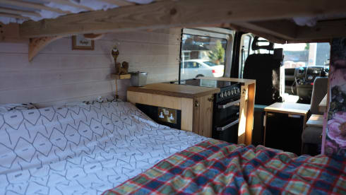 Sally Vanzilla – Handcrafted Citroën Relay Camper – Sleeps 4, Off-Grid Ready