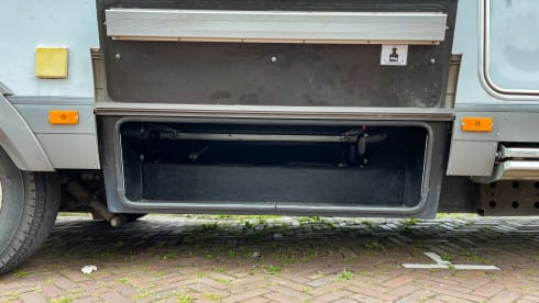 Cosy Family Camper – Complete cozy family camper with large garage 5p Hymer