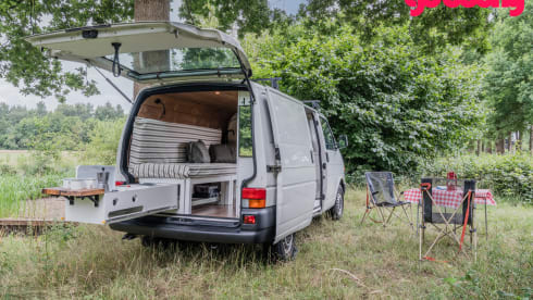 Brum – Volkswagen campervan from 2002 (2p)