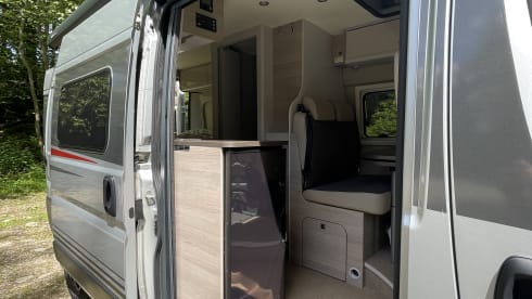 Van Burstner Campeo C600 with pop-up roof - Your tailor-made adventure!
