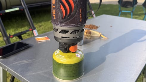 Avventuroso 4x4 con 2 tende da tetto: pronto per il campeggio selvaggio e i viaggi su strada