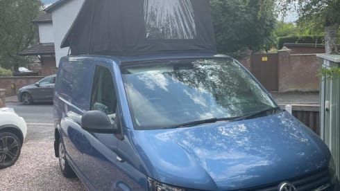 Betsy – Volkswagen campervan met 4 slaapplaatsen uit 2019