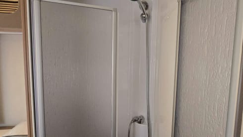 YN25 ASX – Weinsberg CaraSuite 700 ME 4 Berth