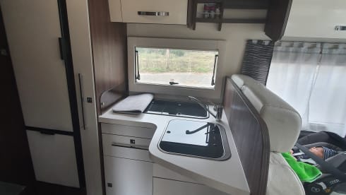 Mariette – Enjoy our luxury Benimar 442