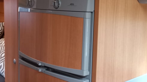 Super cozy spacious challenger eden 602 camper