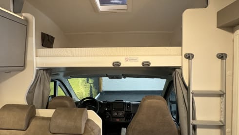 Spacious 6p Carado 361 alcove from 2024