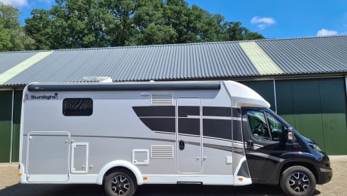 Beautiful Sunlight T68 Adventure Edition AUTOMATIC with spacious single beds.