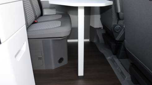 4 personen  – 4p VW GRAND CALIFORNIA automatic all luxury toilet and shower BJ 2022