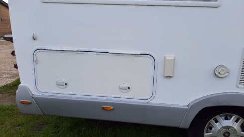 4p semi-integrated camper