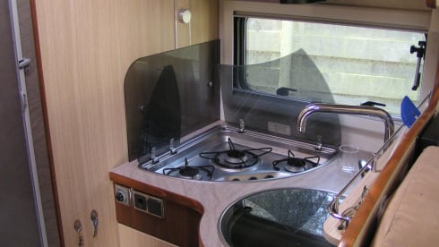 Fleurette Florium – Spacious 4p Fleurette Semi-Integral from 2013 based on a Fiat Ducato.
