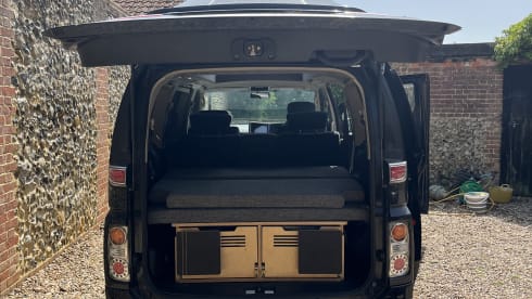 The Moose  – Nissan campervan met 4 slaapplaatsen uit 2007
