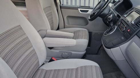 CJ – Volkswagen California 2013 with invertaris
