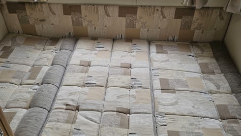 Molly – 6 berth Peugeot Majestic 