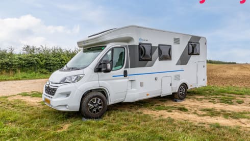 Mergelland – New (2024!) Luxury Sun Living camper 4 pers. + electric folding bike