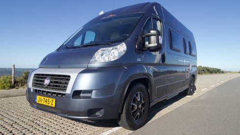 Skippy – Beautiful, sturdy luxury full bus camper.