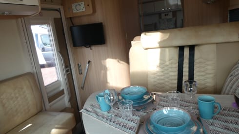 Chili – Burstner Ixeo 30J. Edition with hydr. Lifting supports, body climate and much more