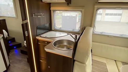 Mobilhome voor 4 personen – 4p Ford semi-integrated uit 2020