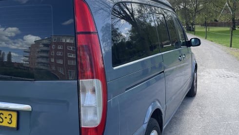 4p Mercedes-Benz bus from 2004