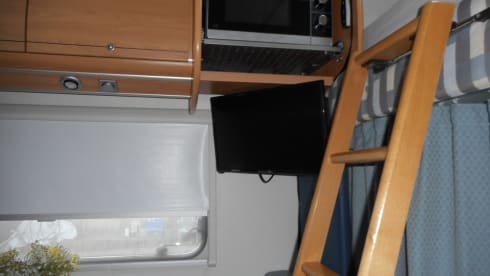 EASY 4 MOTORHOME HIRE JUST TURN UP AND GO