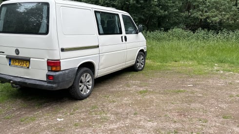 2p Volkswagen bus from 2002