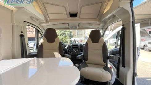 Peripericampers – Horus the van that makes you happy..