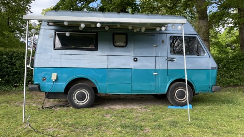 Blauwe Kiwi (VW LT28) – Rent a Volkswagen LT classic retro camper for unprecedented adventures!