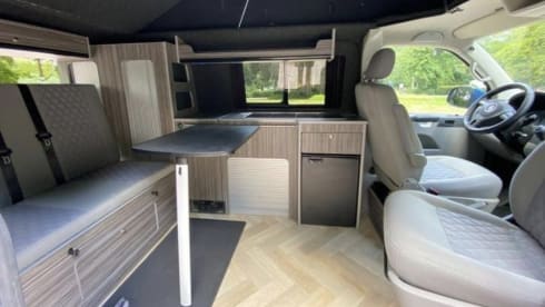 BonoBus – 4p Volkswagen bus from 2010